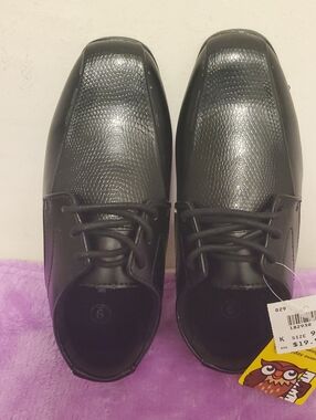 Smart Fit Black Boy's Lace-Up Oxfords with Textured Upper, Size 9 for KIDS.